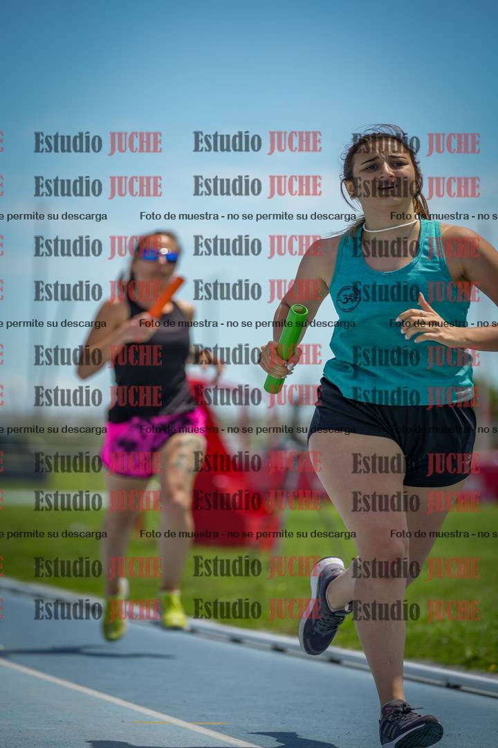Fotos durante el transcurso de los relevos 20' para running teams - serie 1