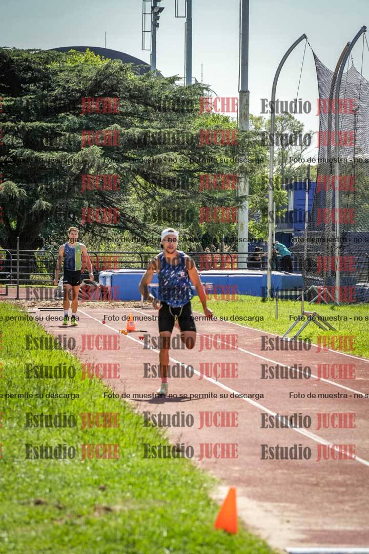 Fotos del salto en largo de varones