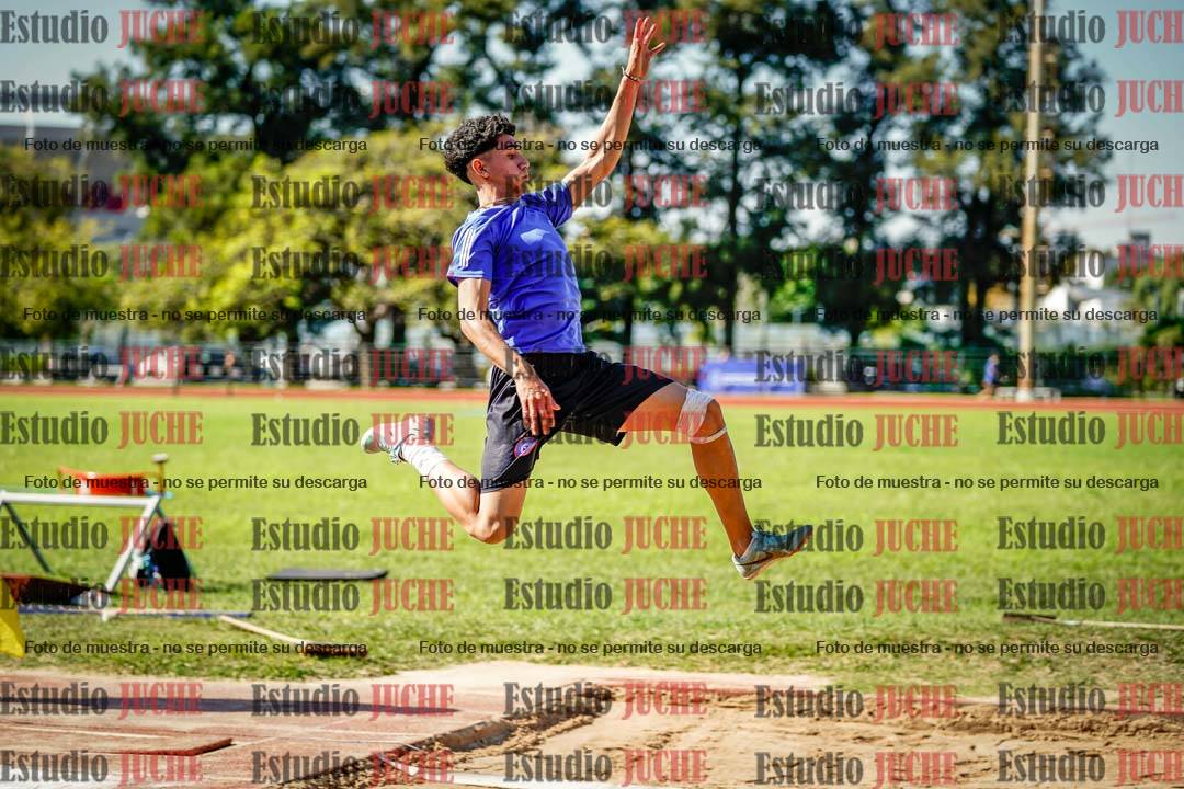 Fotos del salto en largo de varones