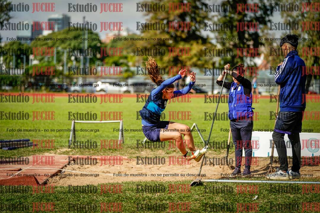 Fotos del salto en largo de mujeres