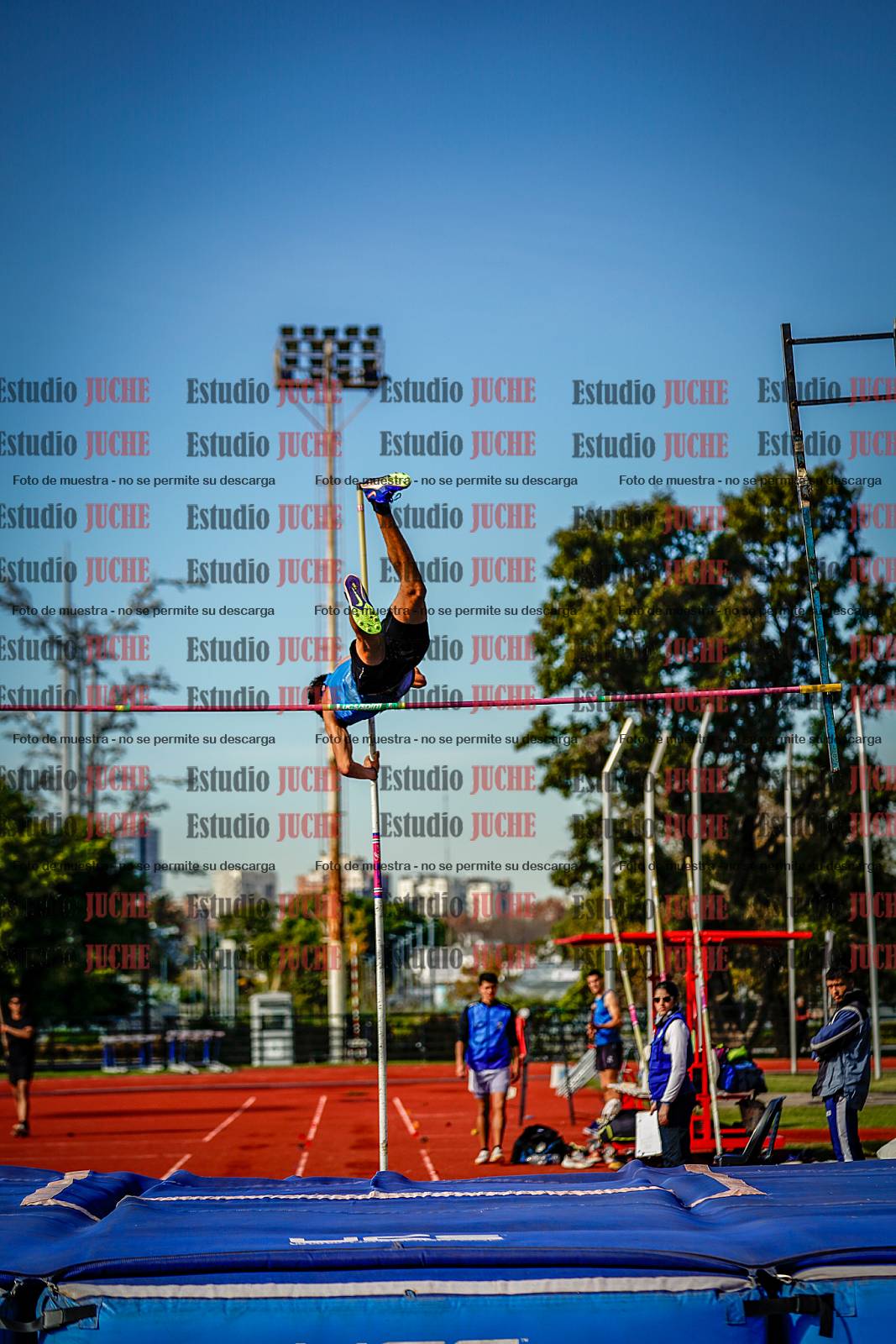 Fotos del salto con garrocha de varones - decatlón 8
