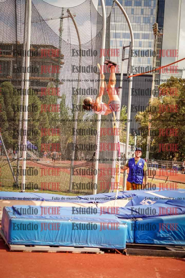 Fotos del salto con garrocha de mujeres y varones