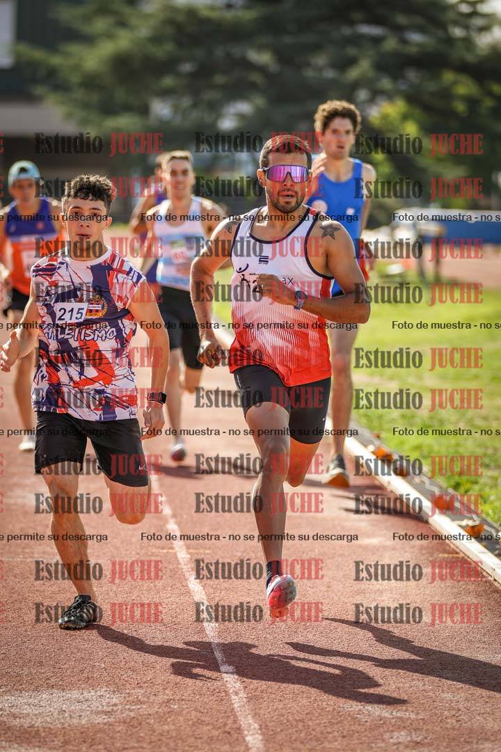 Fotos de los 800 m llanos de varones