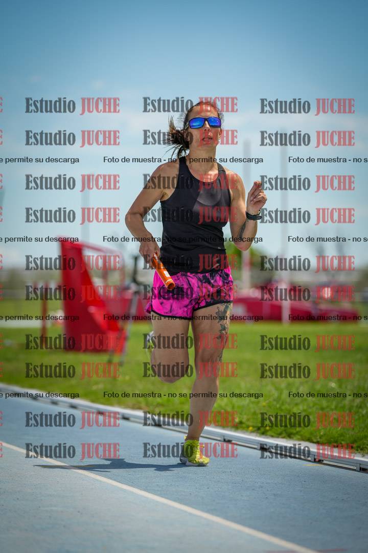 Fotos durante el transcurso de los relevos 20' para running teams - serie 1