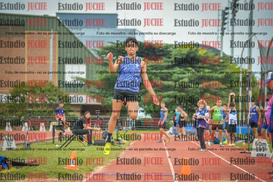 Fotos del salto en largo de varones - mayores