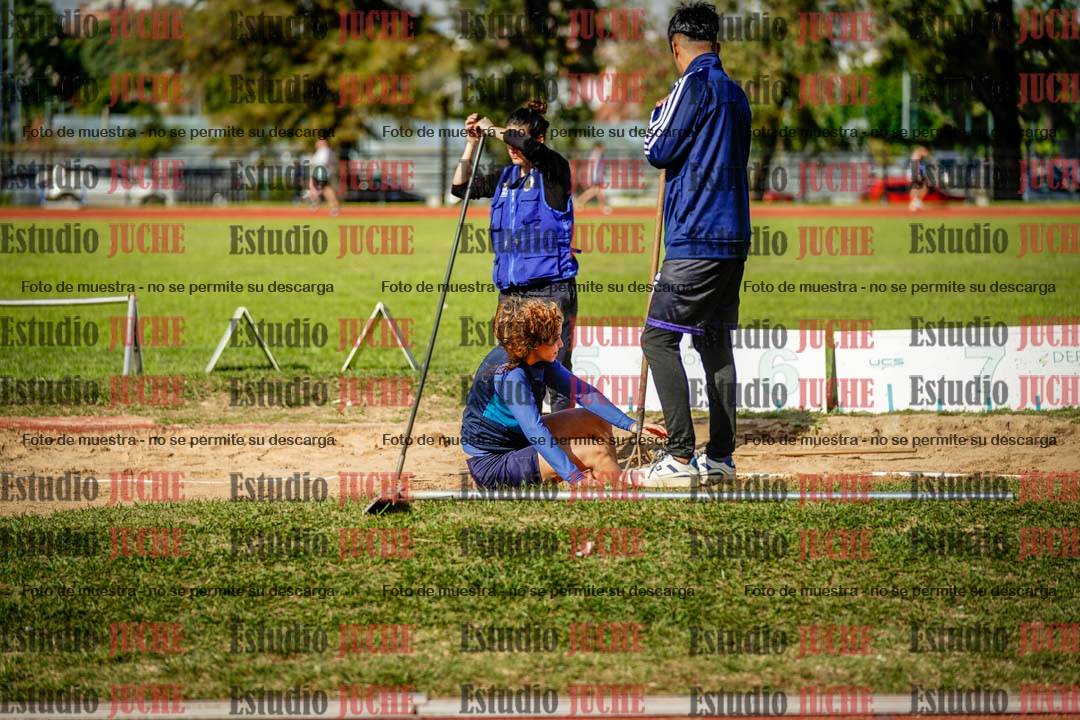 Fotos del salto en largo de mujeres