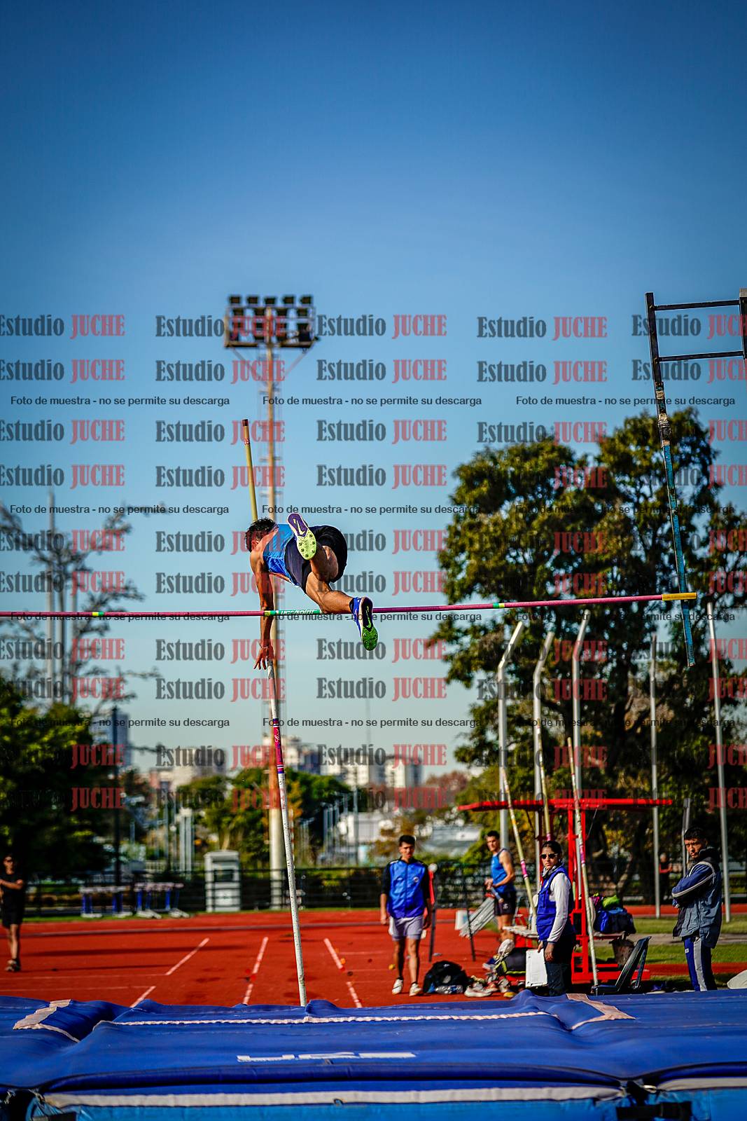 Fotos del salto con garrocha de varones - decatlón 8