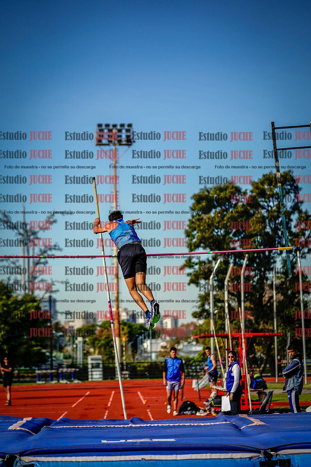 Fotos del salto con garrocha de varones - decatlón 8