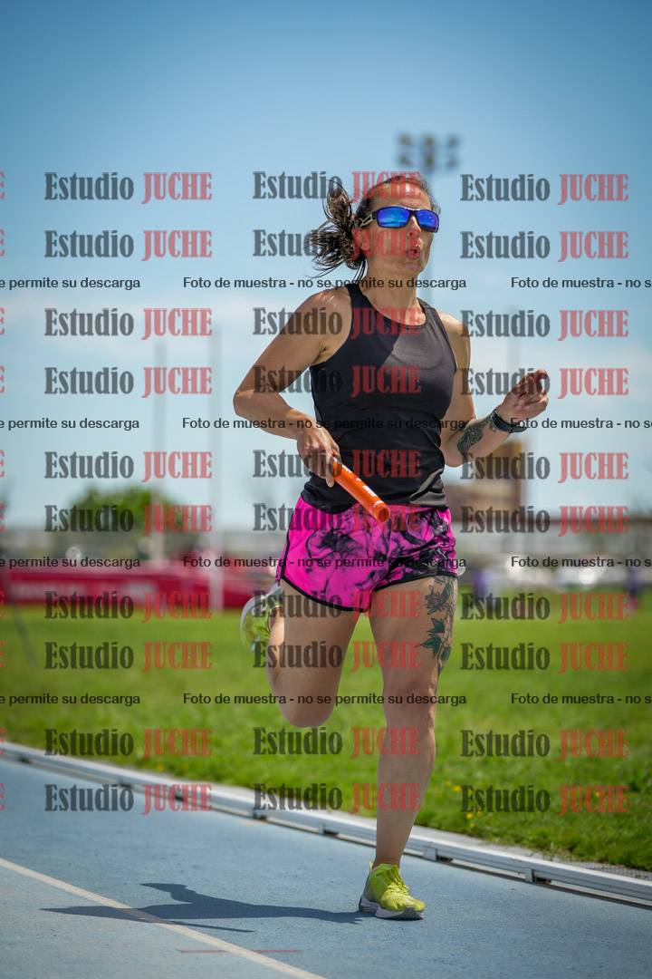 Fotos durante el transcurso de los relevos 20' para running teams - serie 1