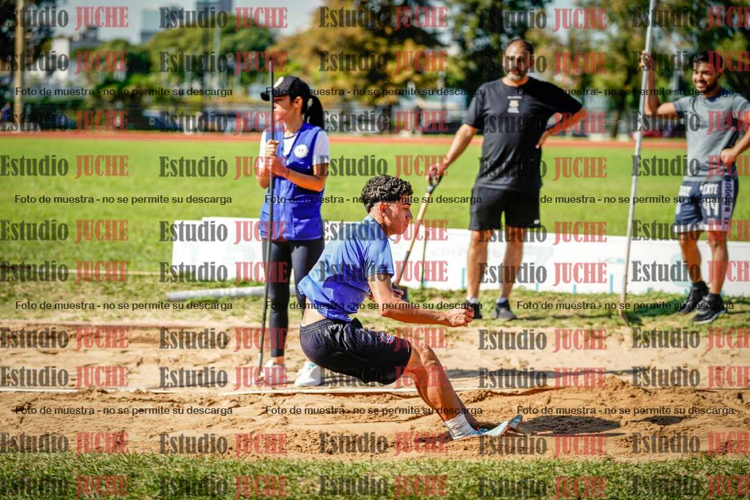 Fotos del salto en largo de varones