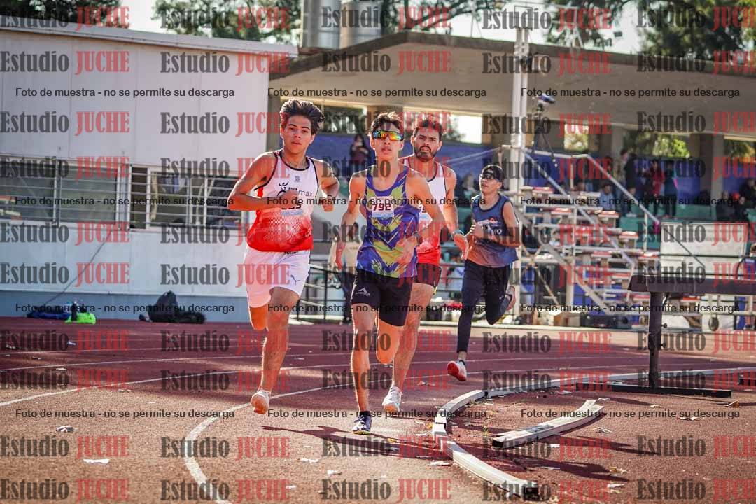 Fotos de los 800 m llanos de varones