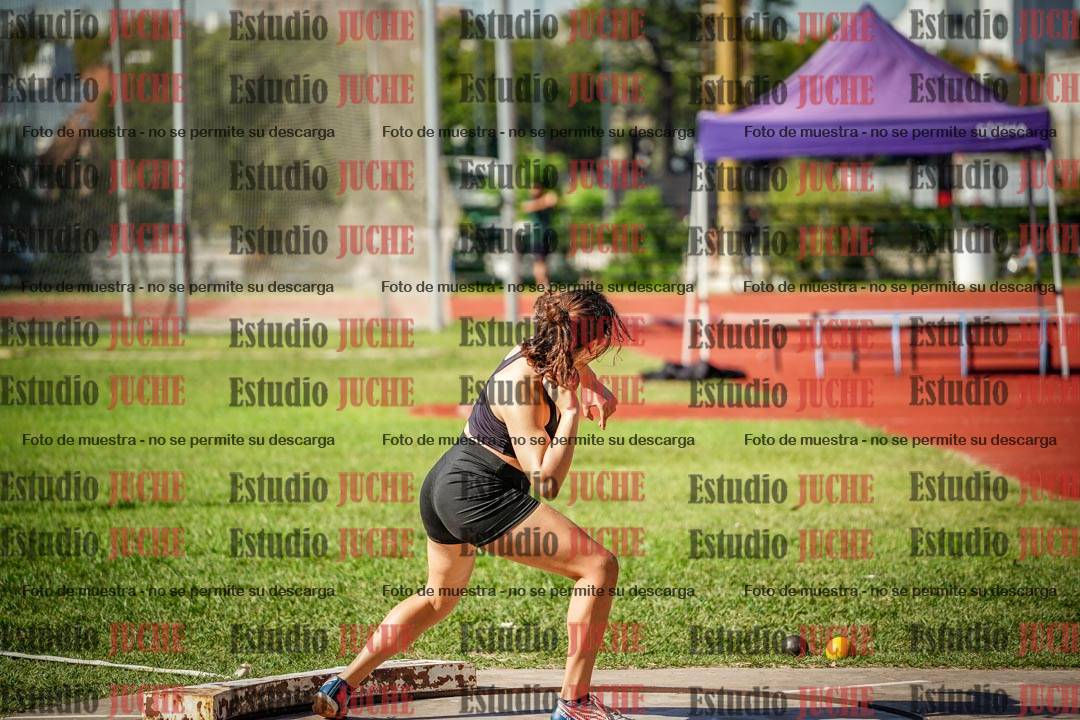 Fotos del salto en largo de varones