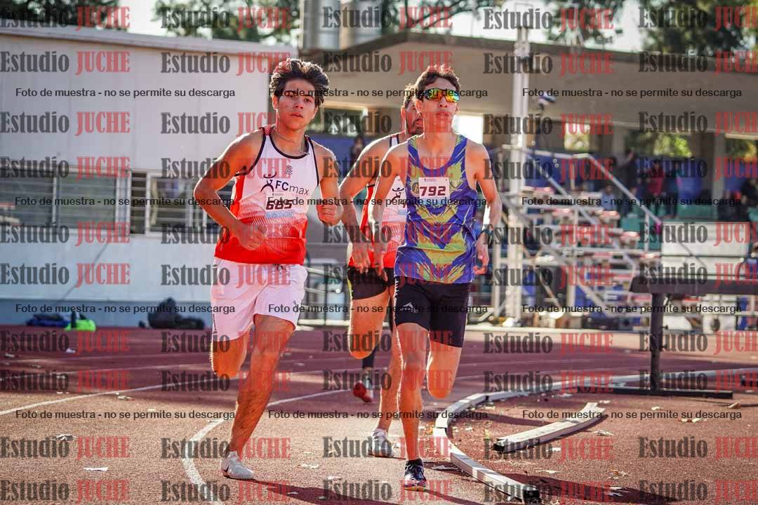 Fotos de los 800 m llanos de varones