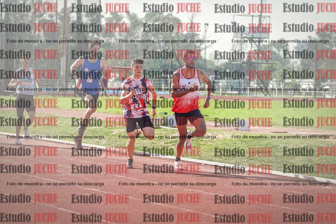 Fotos de los 800 m llanos de varones