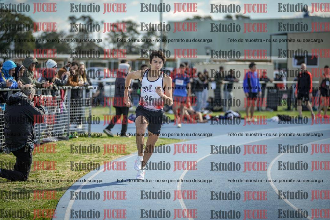 Fotos de los 800 m llanos de varones