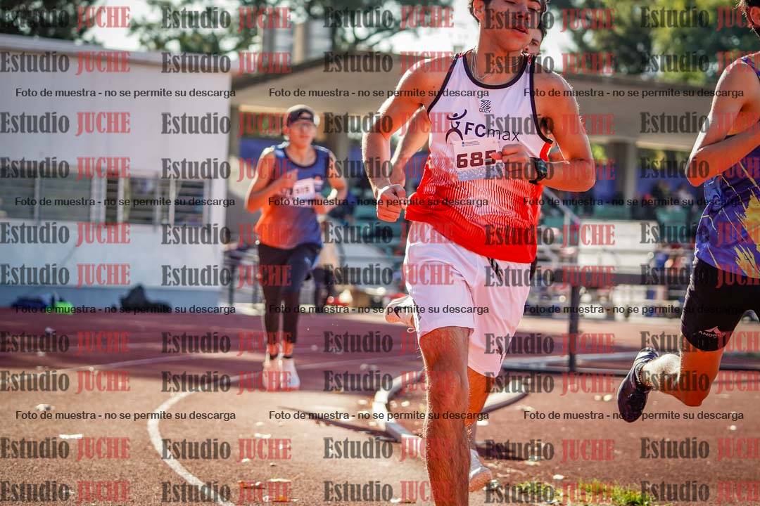 Fotos de los 800 m llanos de varones