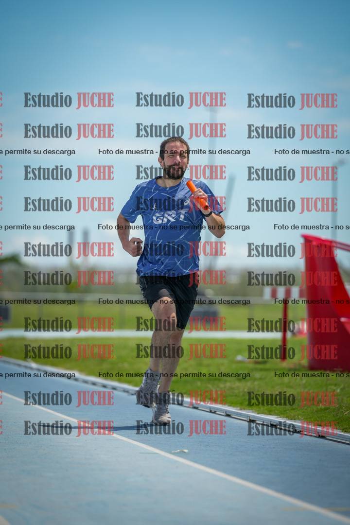 Fotos durante el transcurso de los relevos 20' para running teams - serie 1