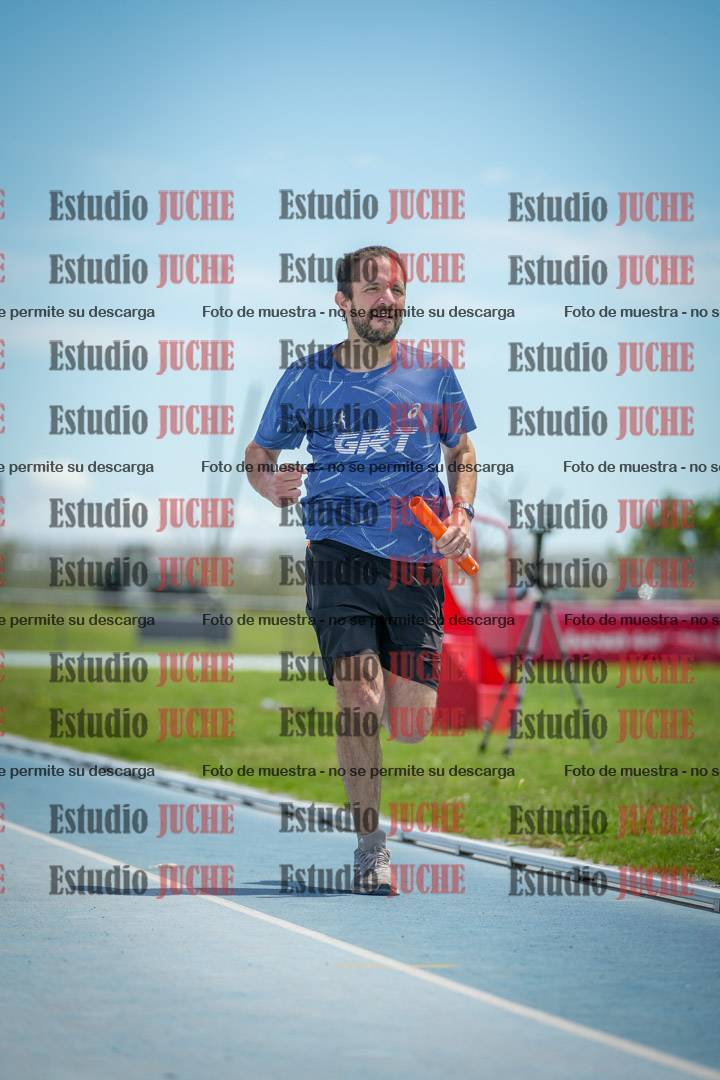 Fotos durante el transcurso de los relevos 20' para running teams - serie 1