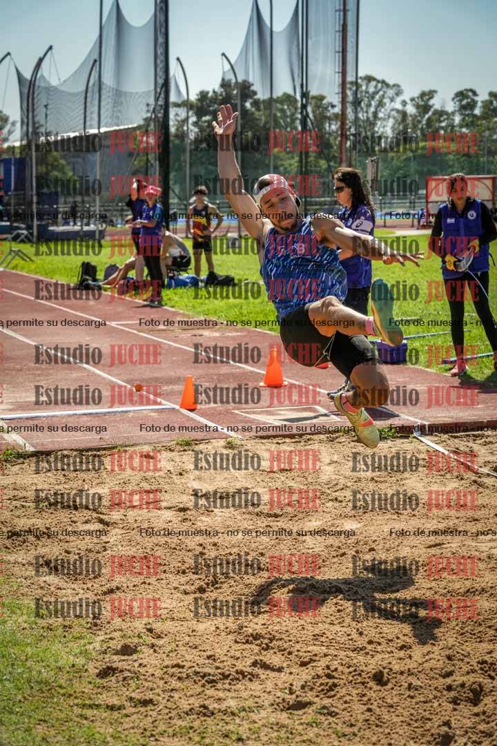 Fotos del salto en largo de varones