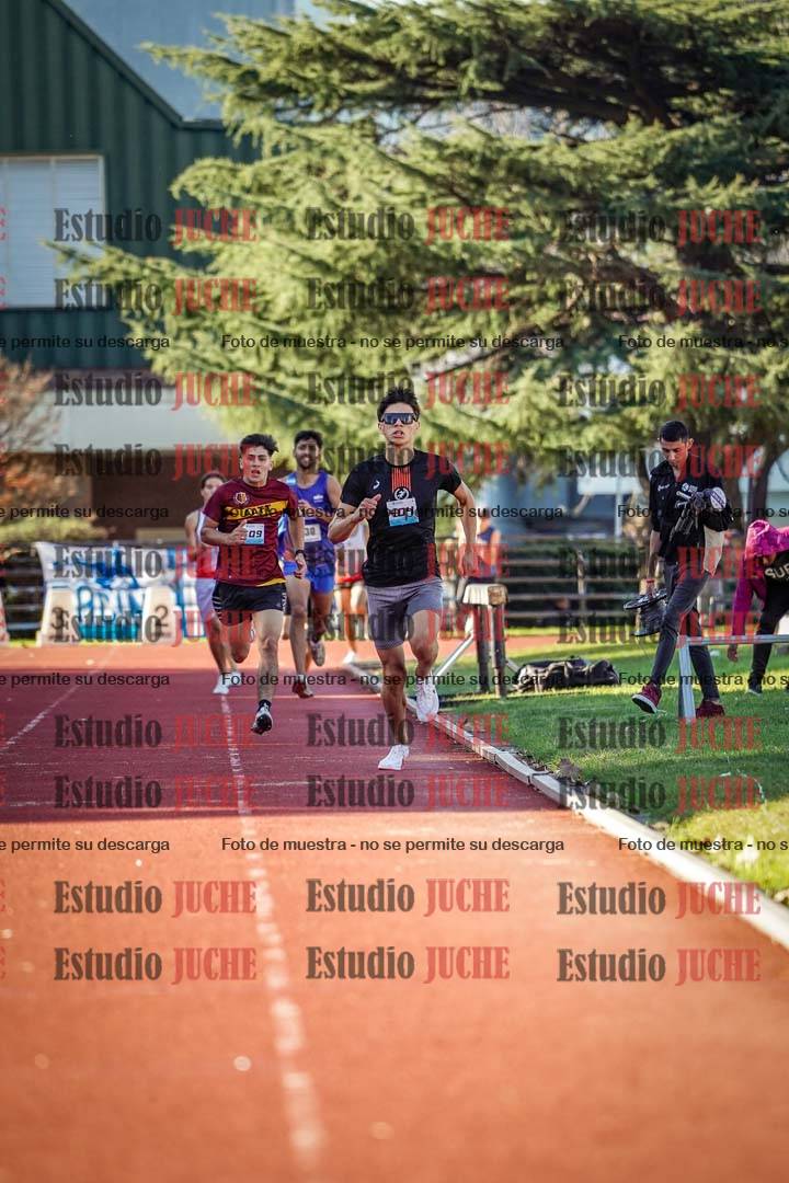 Fotos de los 800 m llanos de varones