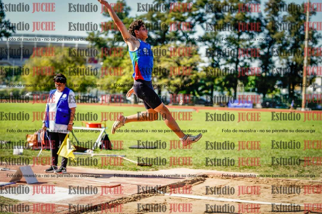 Fotos del salto en largo de varones