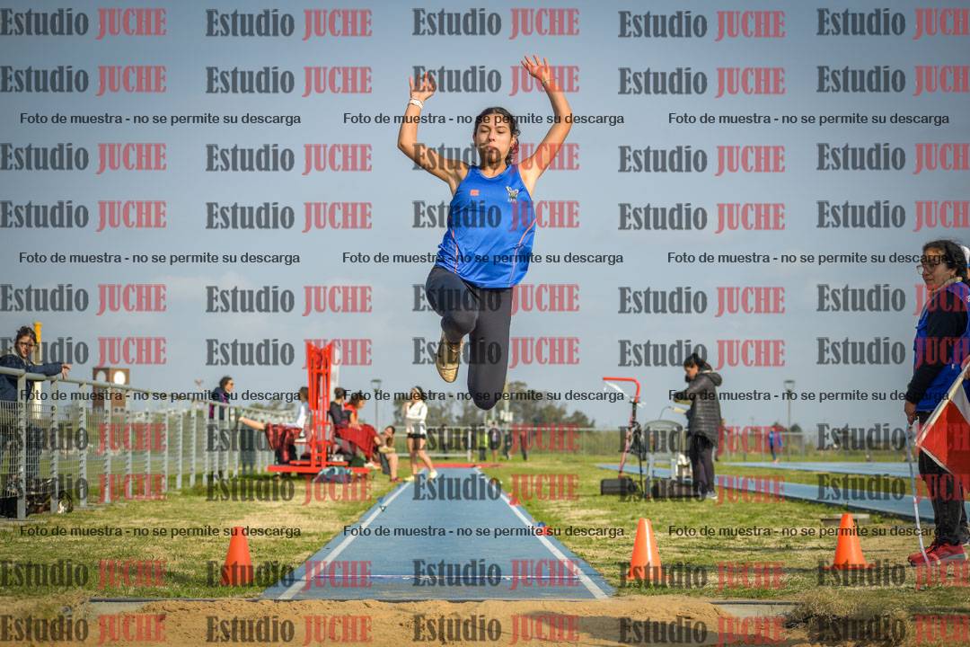 Fotos del salto en largo de mujeres - mayores