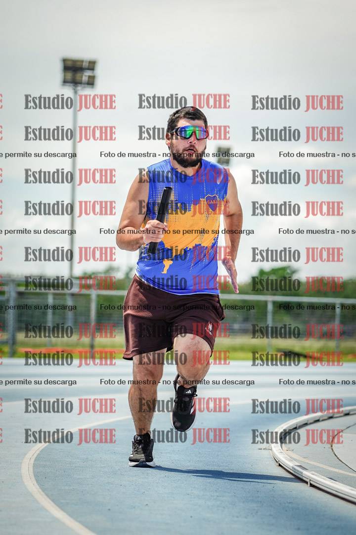 Fotos durante el transcurso de los relevos 20' para running teams - serie 1