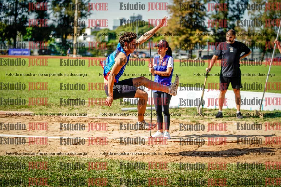 Fotos del salto en largo de varones