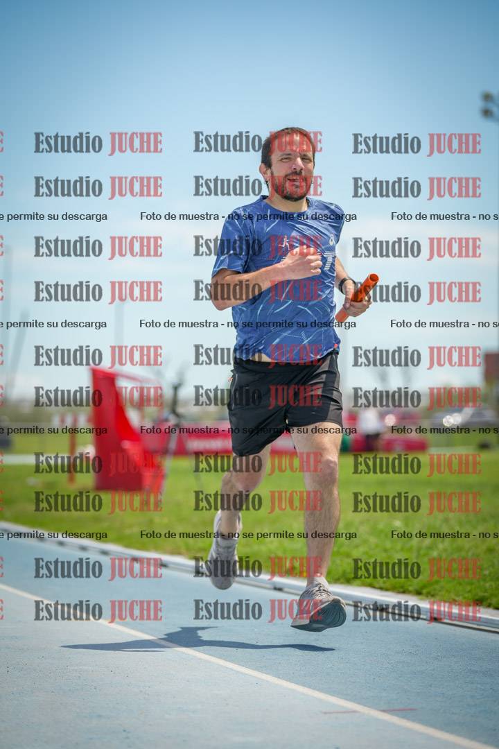 Fotos durante el transcurso de los relevos 20' para running teams - serie 1