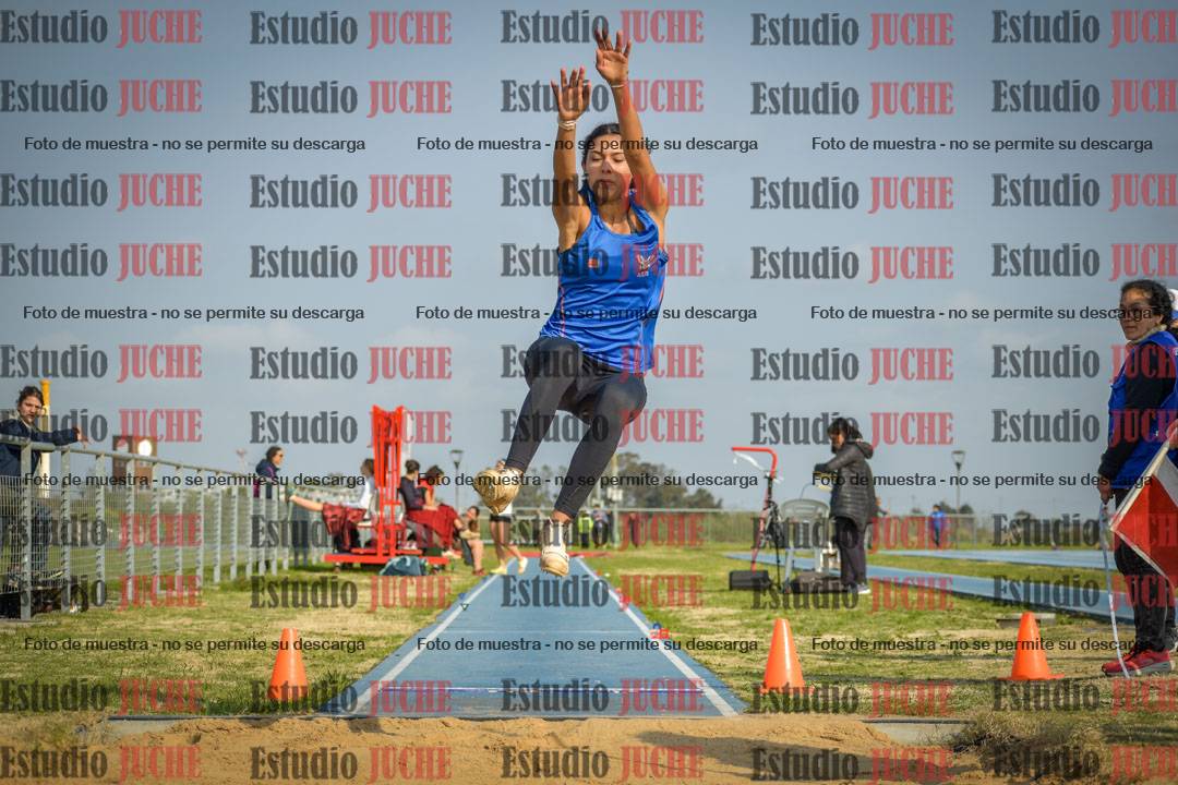 Fotos del salto en largo de mujeres - mayores