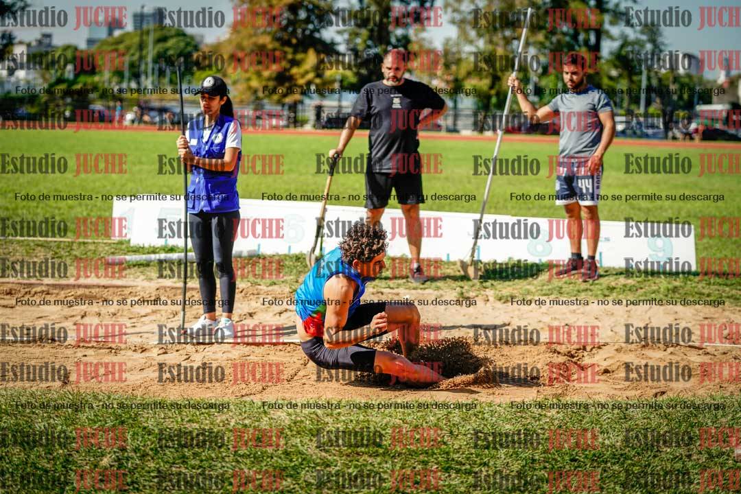 Fotos del salto en largo de varones