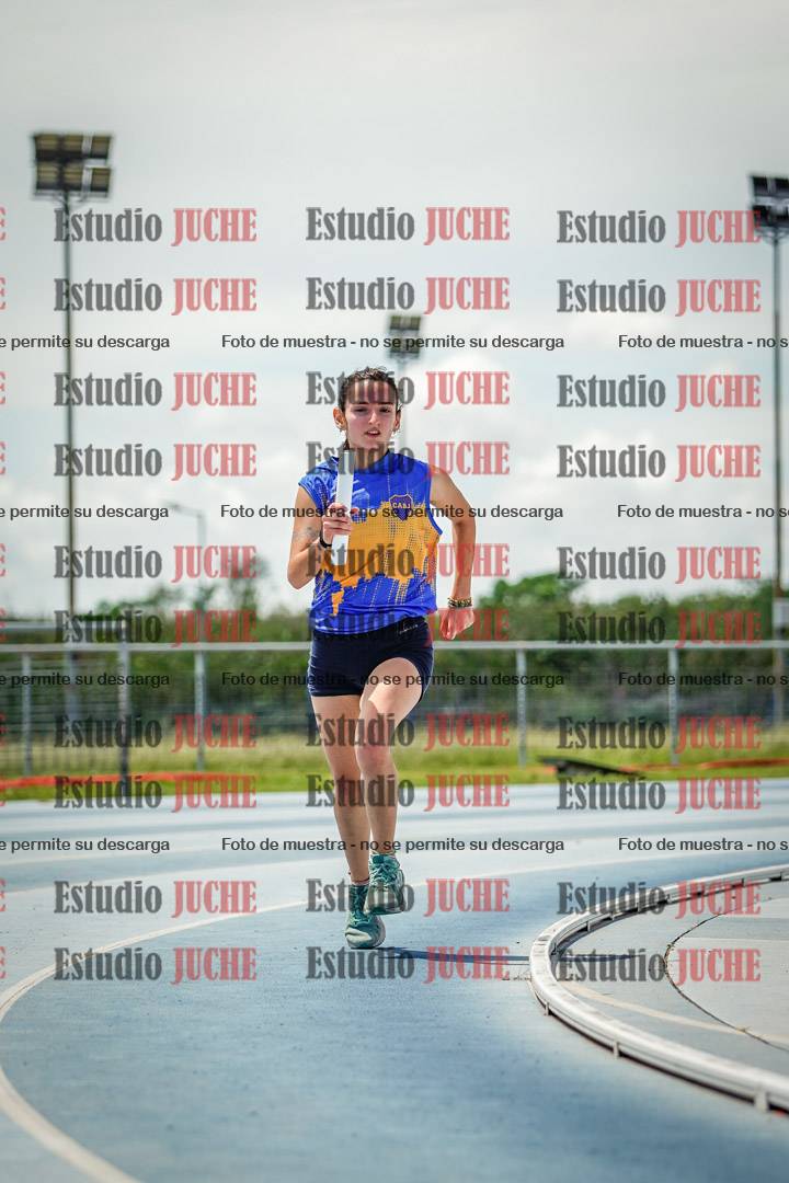 Fotos durante el transcurso de los relevos 20' para running teams - serie 1