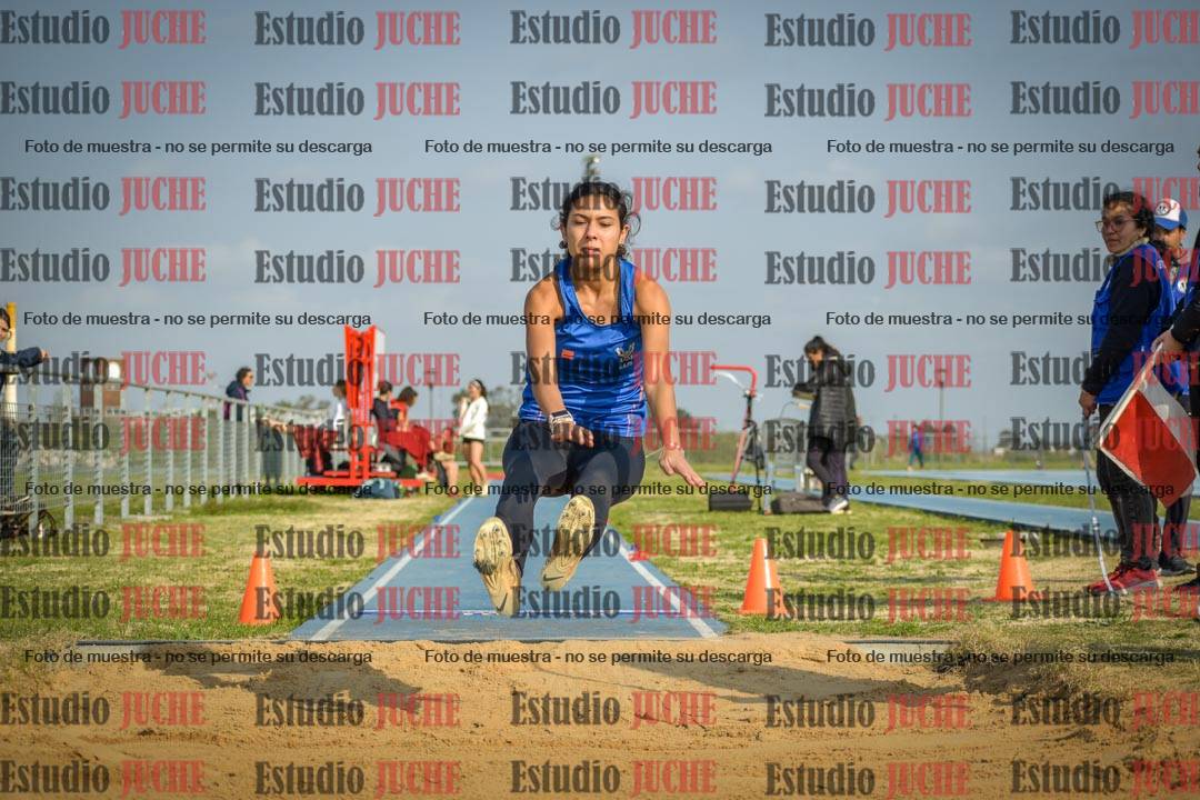Fotos del salto en largo de mujeres - mayores