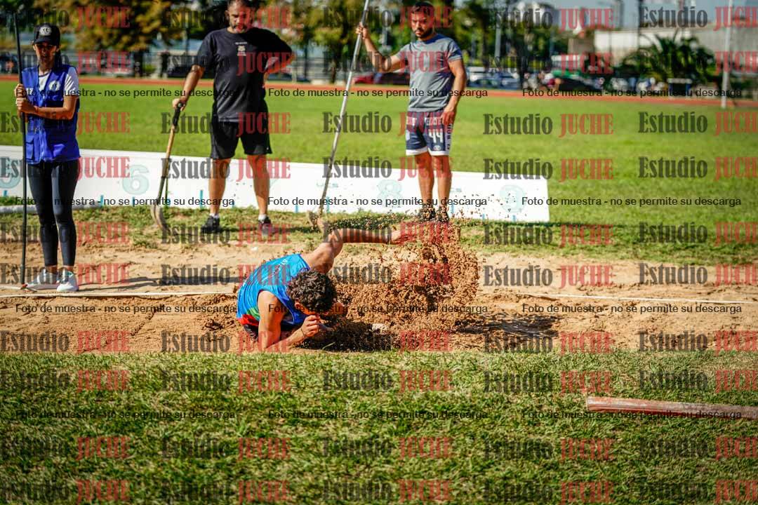 Fotos del salto en largo de varones