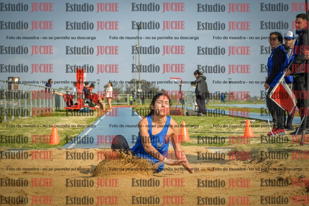 Fotos del salto en largo de mujeres - mayores
