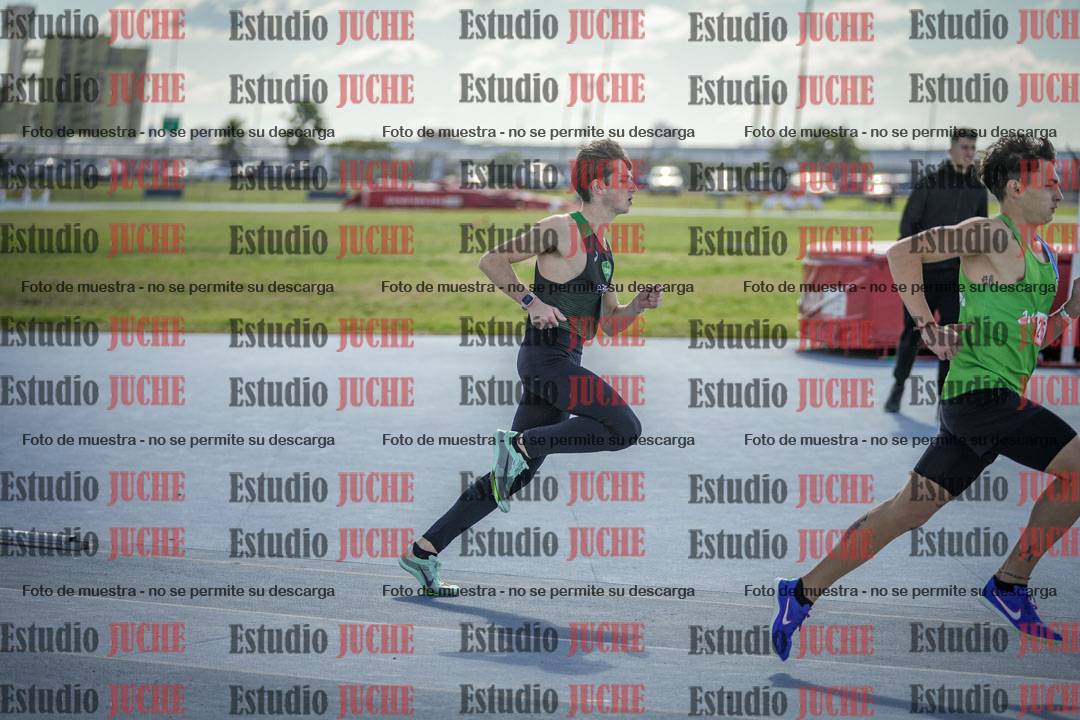 Fotos de los 800 m llanos de varones
