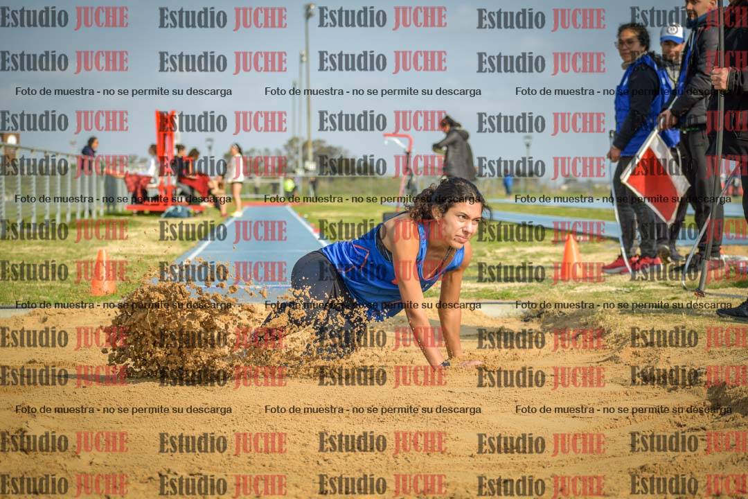 Fotos del salto en largo de mujeres - mayores
