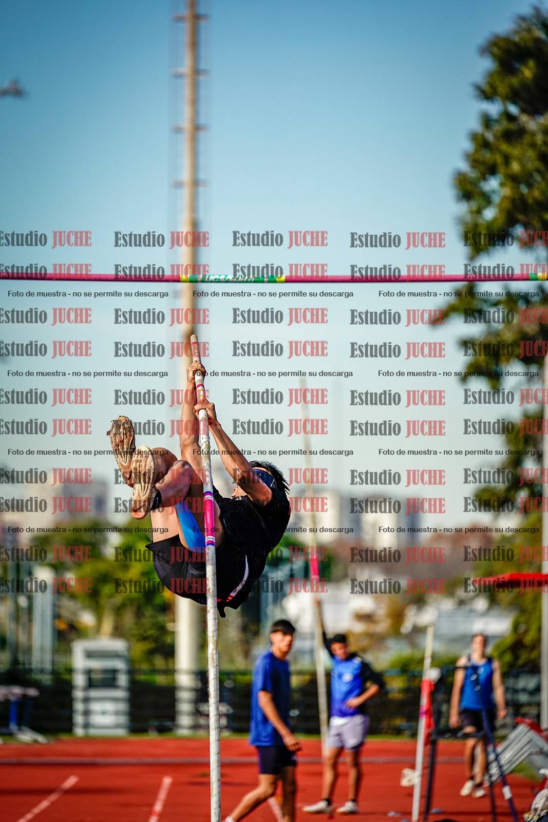Fotos del salto con garrocha de varones - decatlón 8