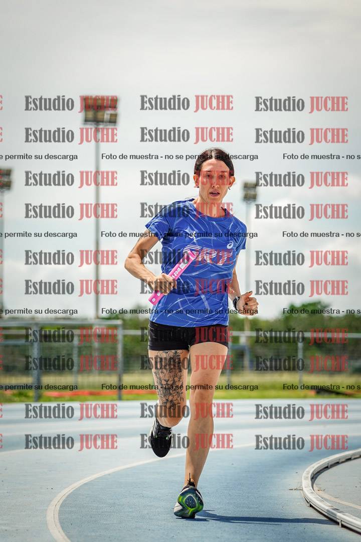 Fotos durante el transcurso de los relevos 20' para running teams - serie 1