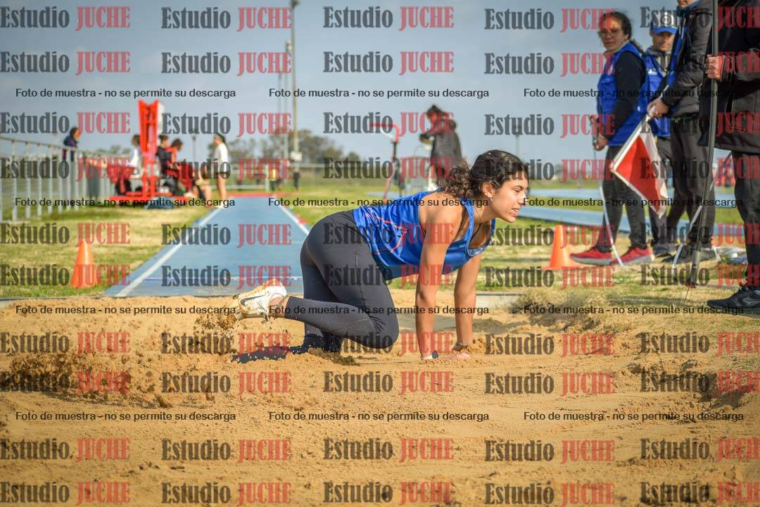 Fotos del salto en largo de mujeres - mayores