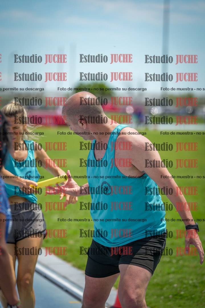 Fotos durante el transcurso de los relevos 20' para running teams - serie 1