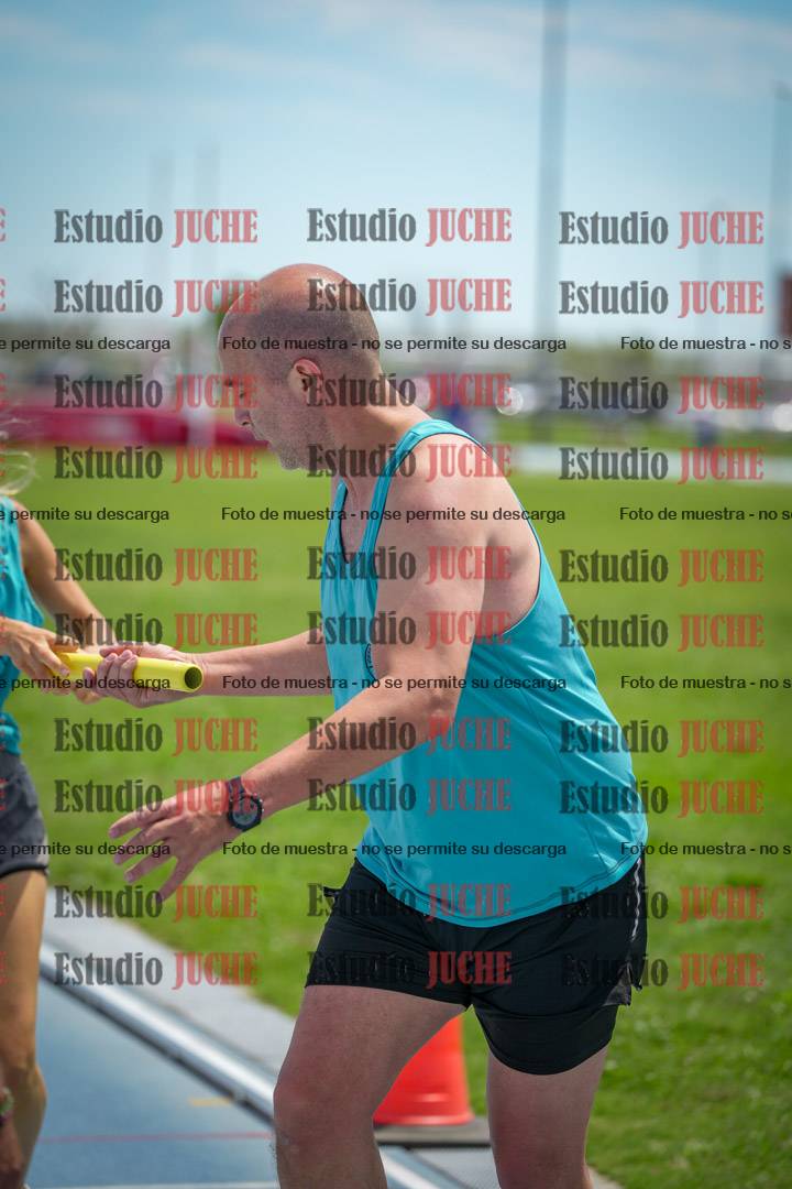 Fotos durante el transcurso de los relevos 20' para running teams - serie 1