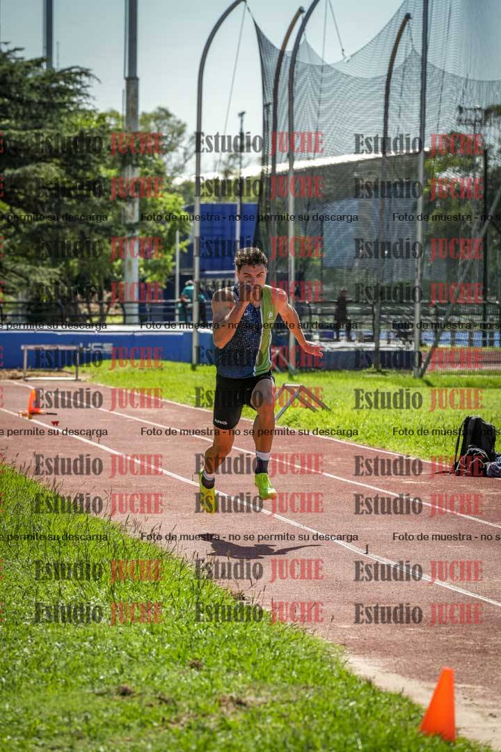 Fotos del salto en largo de varones