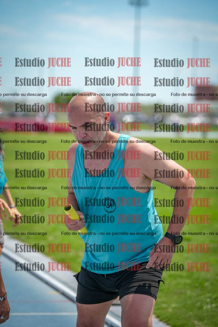 Fotos durante el transcurso de los relevos 20' para running teams - serie 1