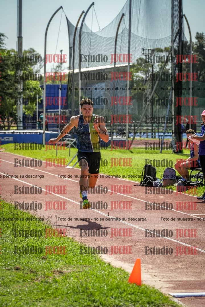 Fotos del salto en largo de varones