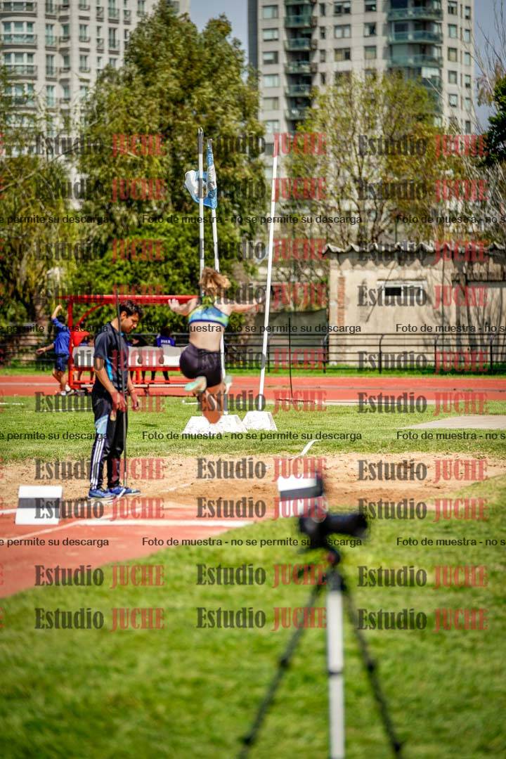 Fotos del salto en largo de mujeres