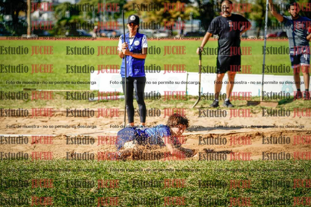 Fotos del salto en largo de varones