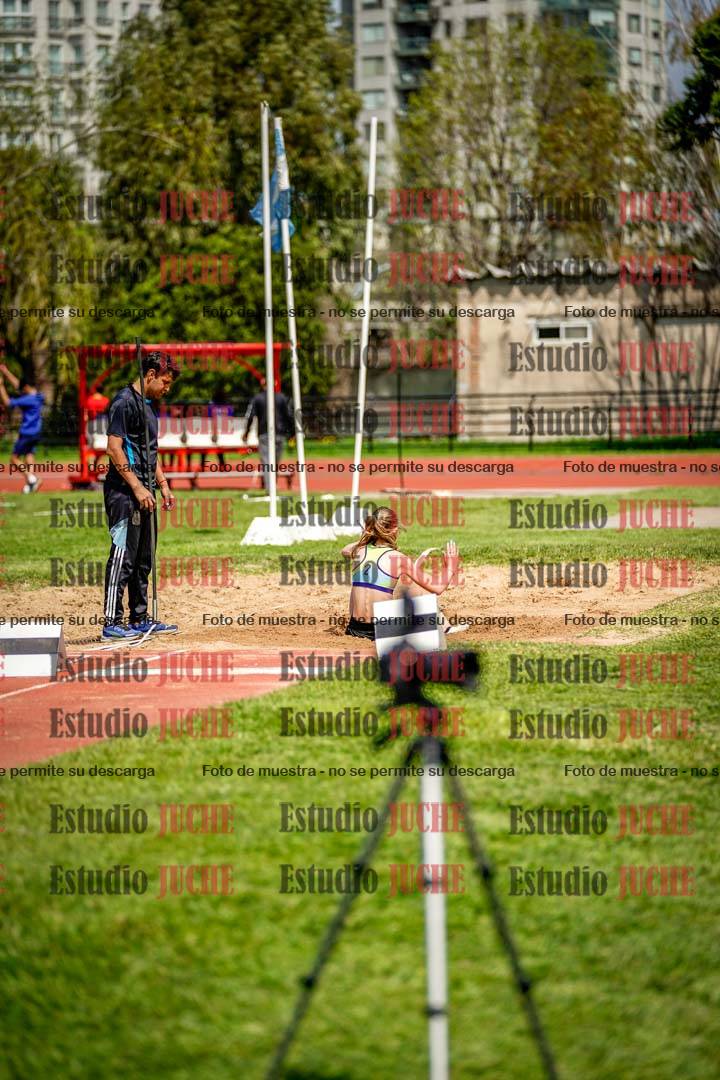 Fotos del salto en largo de mujeres