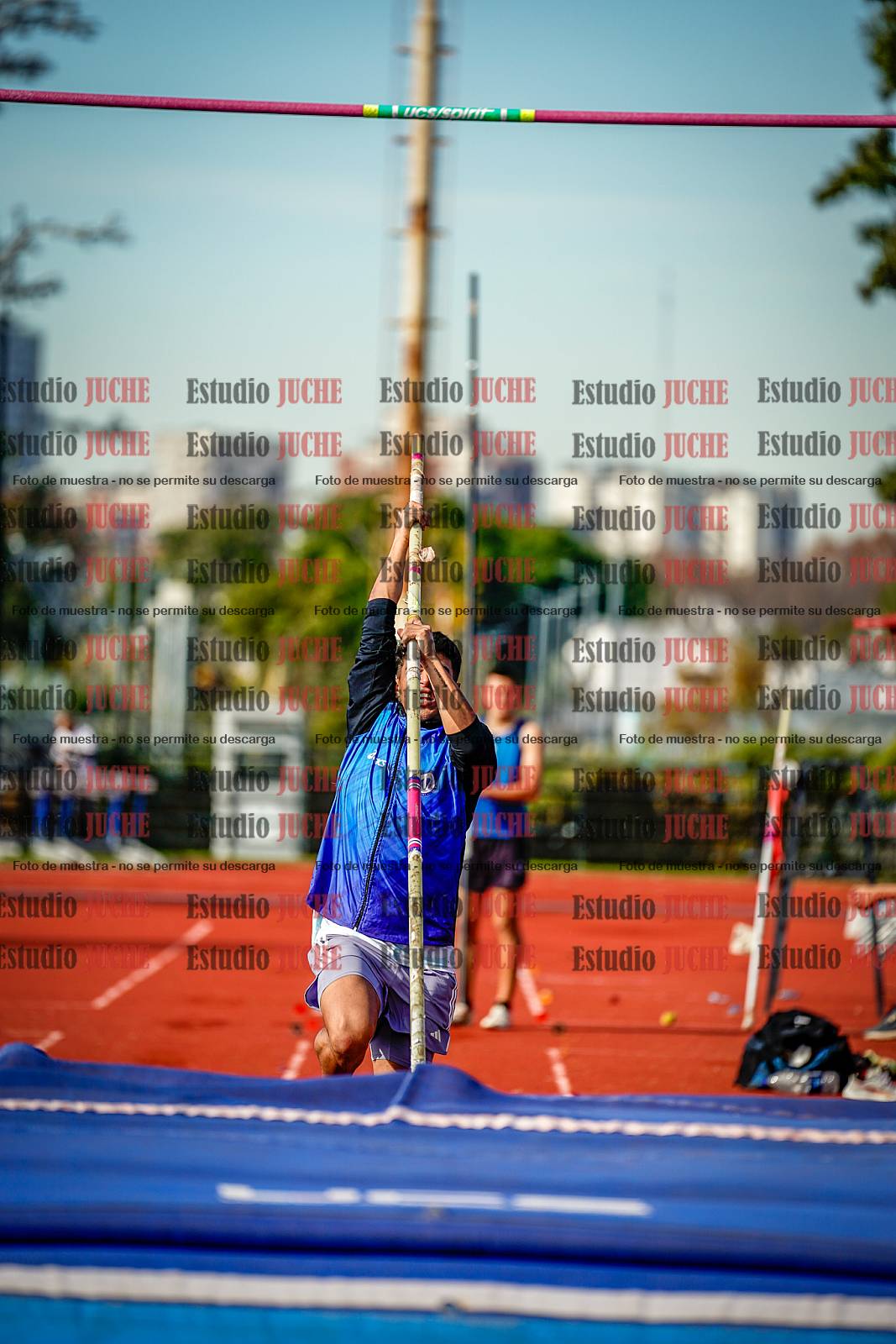 Fotos del salto con garrocha de varones - decatlón 8