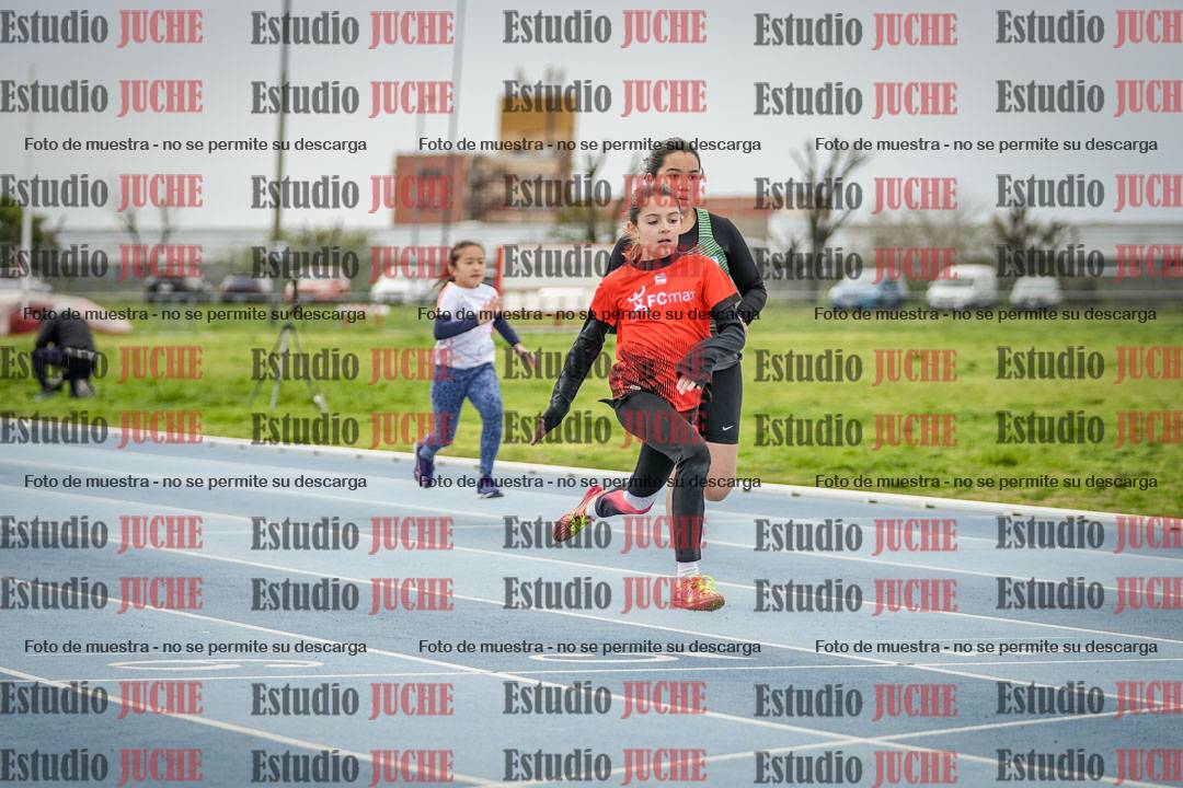 Fotos de los 50 m llanos de mujeres - U12